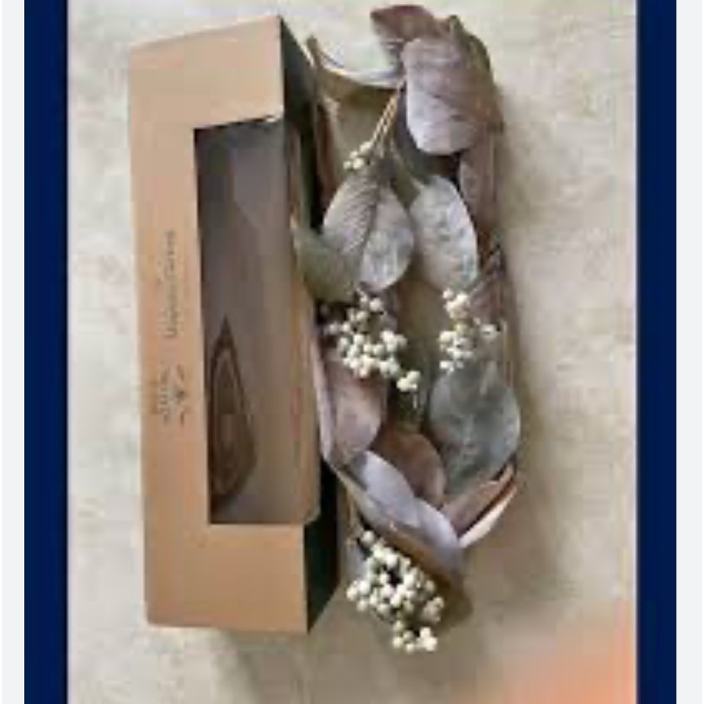 Bee & Willow 5’ magnolia garland